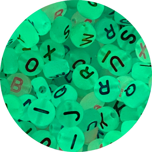 Miks koraliki świecące literki / akrylowe / 7x4mm / 6,3g / 50szt-12381