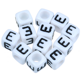 Koraliki modułowe literki alfabet litera E / akrylowe / biały, literka czarna / 6x6mm / 20szt