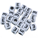 Koraliki litera E modułowe / akrylowe / biały / 6x6mm / 100szt
