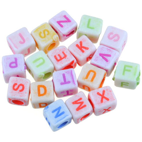 MIX koraliki kostki literki alfabet / akrylowe / 5mm / 13,2g / 100szt-12644