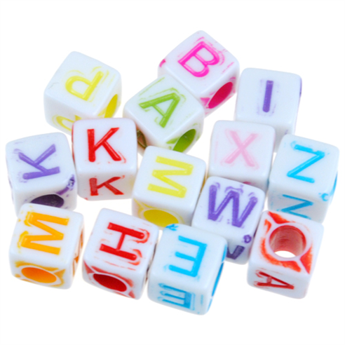 MIX koraliki kostki literki / akrylowe / 6mm / 15,6g / 100szt-12645