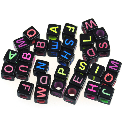 MIX koraliki literki / akrylowe / czarne / 6x6mm / 14,0g / 100szt-12650