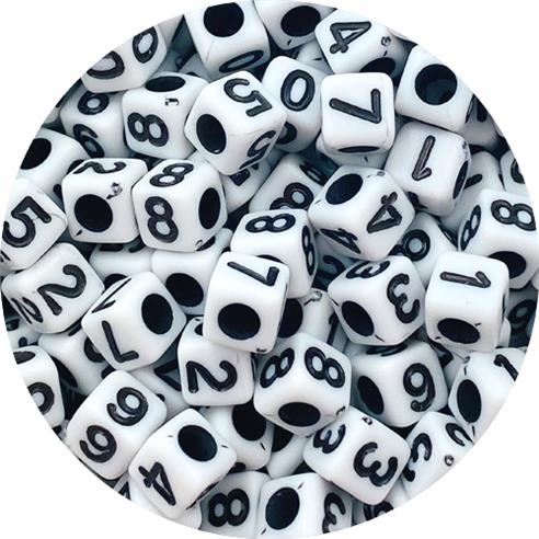MIX koraliki kostki cyferki liczby / akrylowe / 6mm / 15.3g / 100szt-12413