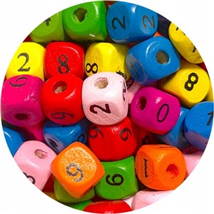 MIX koraliki kostki cyferki drewniane 10mm 24,4g 50szt-5184