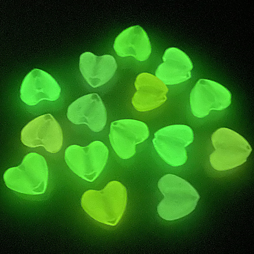 Miks koraliki świecące w ciemności serce / akrylowe / 10mm / 13,6 / 50szt-12386